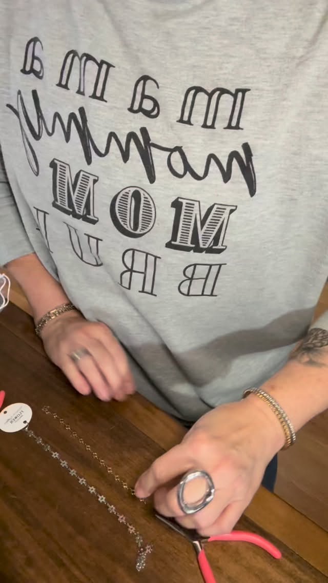 Hey L👀K at this LOOK…permanent jewelry refresh! Just ONE more reason to own your very own NON-welding permanent jewelry biz!!!
#permanentjewelry #permalinx #jbloom #noweldingneeded #gemswithjenn